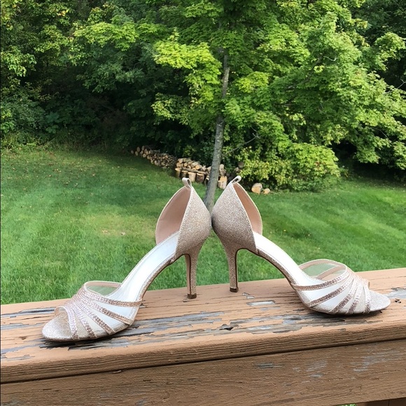 David’s bridal shimmer heels - Picture 2 of 6